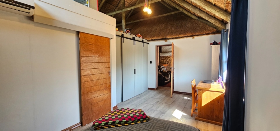 6 Bedroom Property for Sale in Hartbeesfontein North West